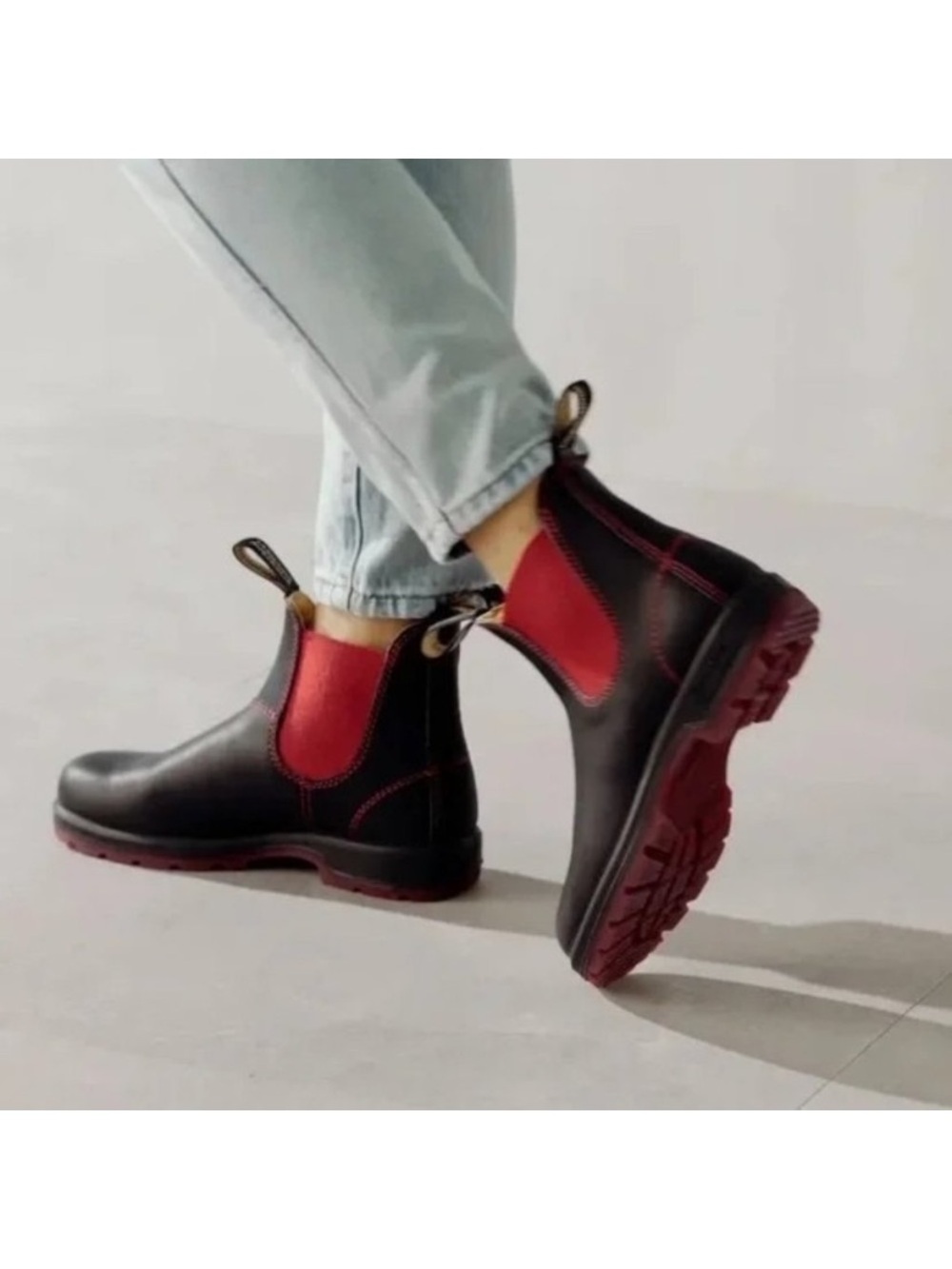 GUC BLUNDSTONE BLACK LEATHER BOOTS WITH RED DETAILS SIZE AU 6 OR US 9
